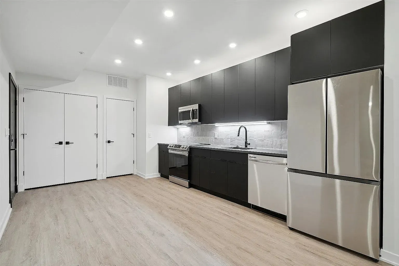 1 bed, 670 sqft, $1,925 — Photo 1