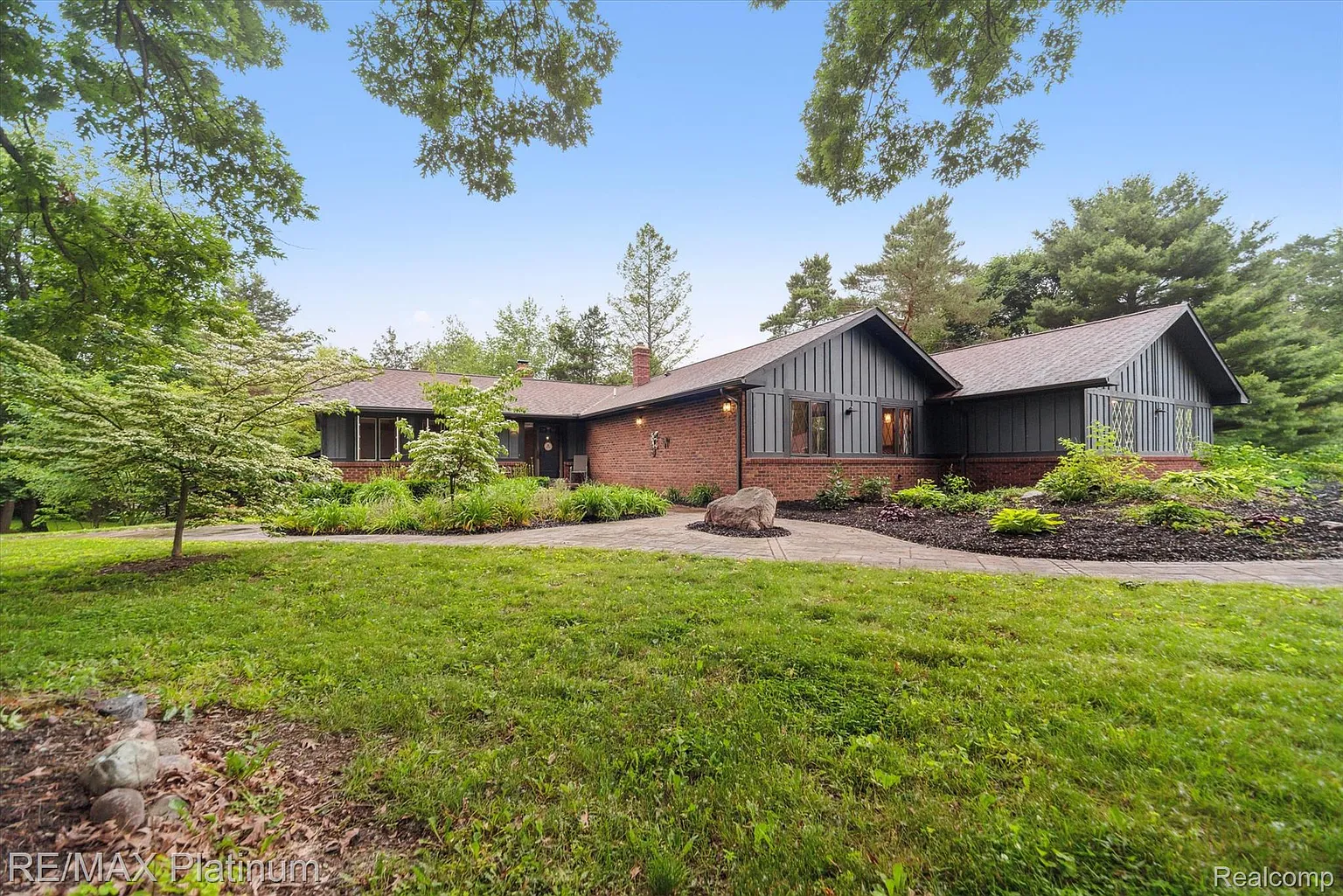 5152 Milroy Ln photo 1