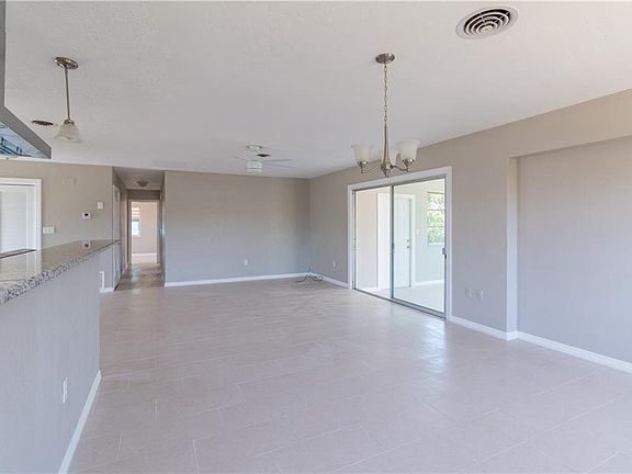 5th image of 21524 Edgewater Dr