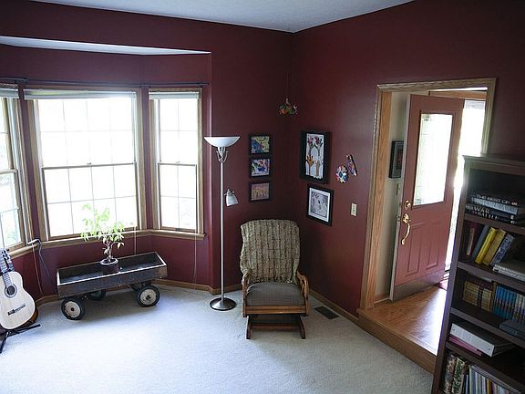 3rd image of 1010 Ashwood Ln