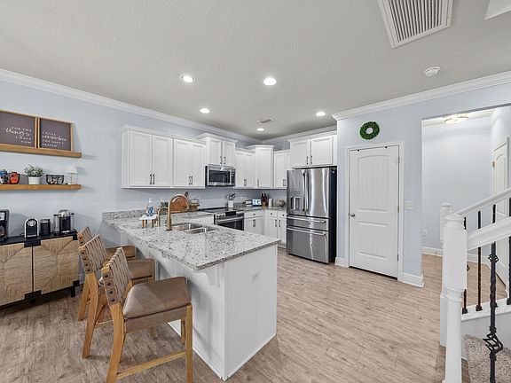 3rd image of 700 Alderberry Rd