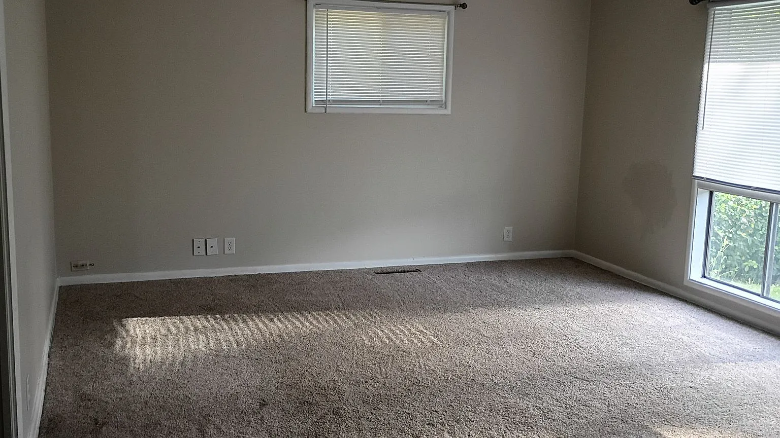 702 Saratoga Ave — Photo 2