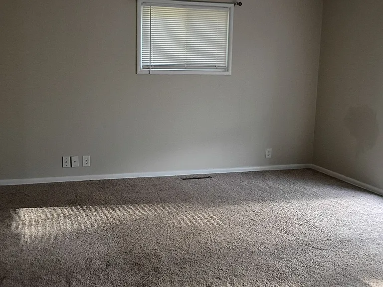 702 Saratoga Ave — Photo 2