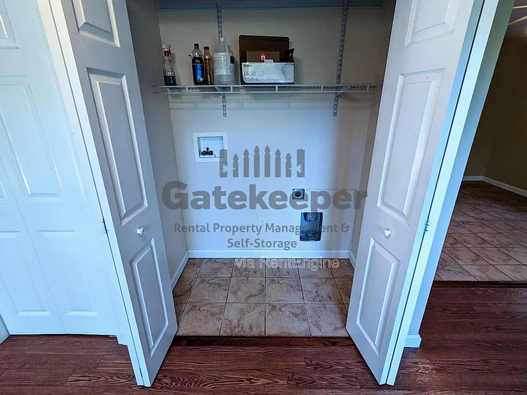 1096 Boone Rd — Photo 15