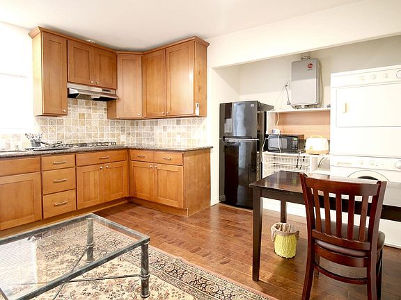 3rd image of 4848 1/2 Oakwood Ave