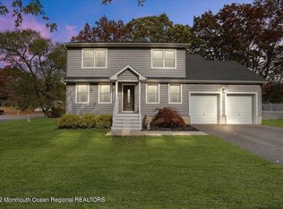 1 Widgeon Dr, Bayville, NJ 08721