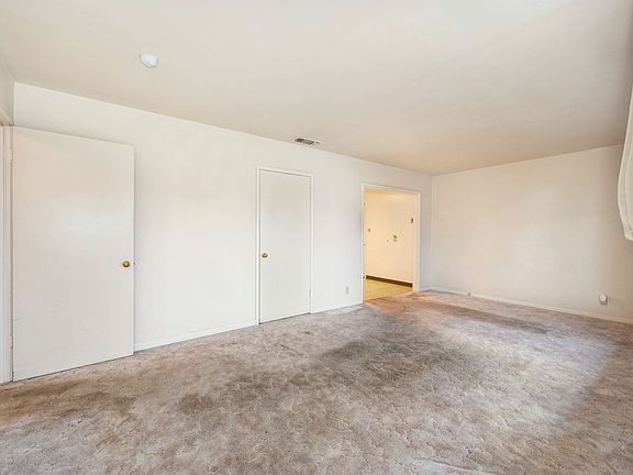 5th image of 608 Belasco Ave