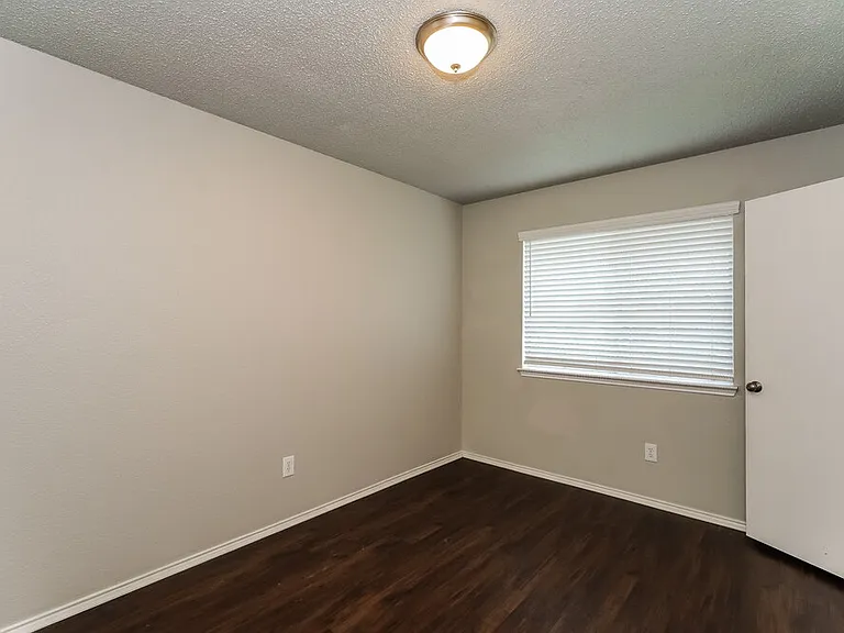 1121 Sandalwood Dr — Photo 14
