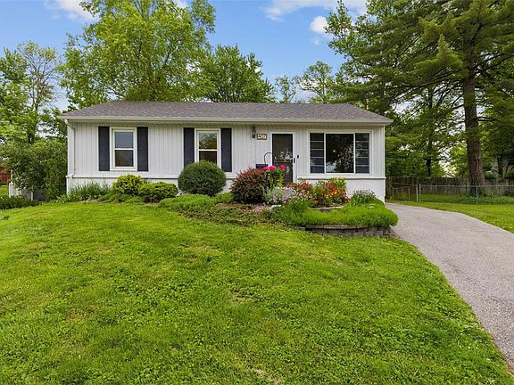 2nd image of 407 Rollingwood Ln