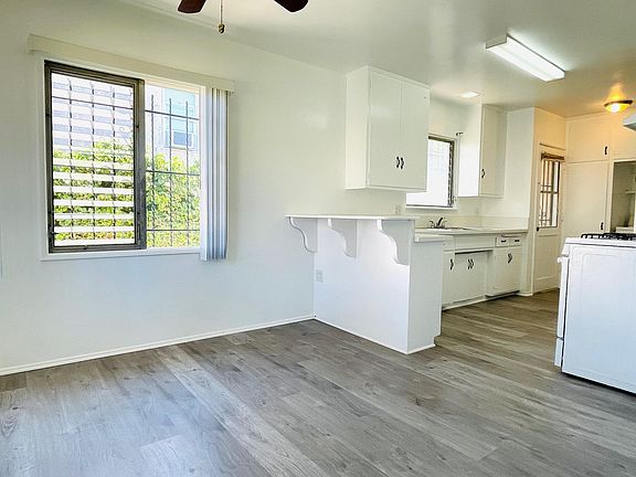 5th image of 109 N Cedar Ave APT 2
