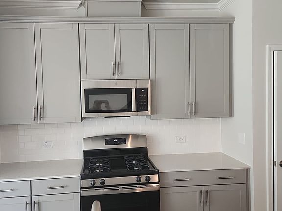 4th image of 286 Paramount Dr