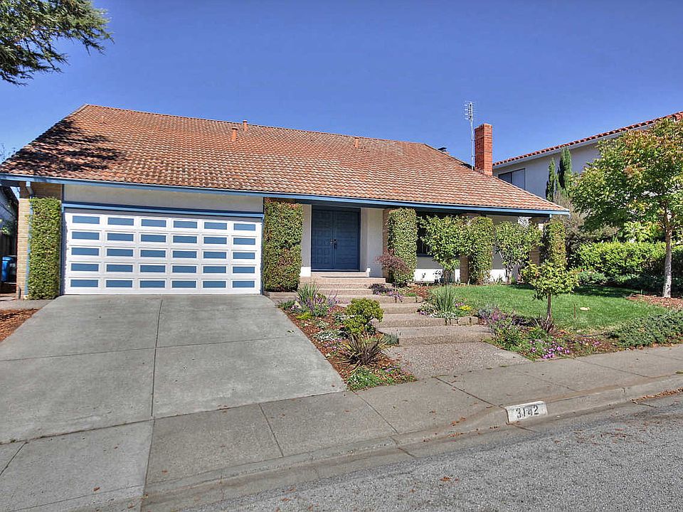 1st image of 3142 La Mesa Dr