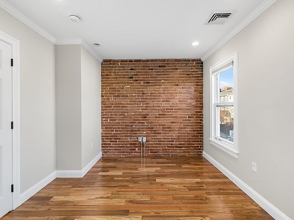 5th image of 499-501 Sumner St #3