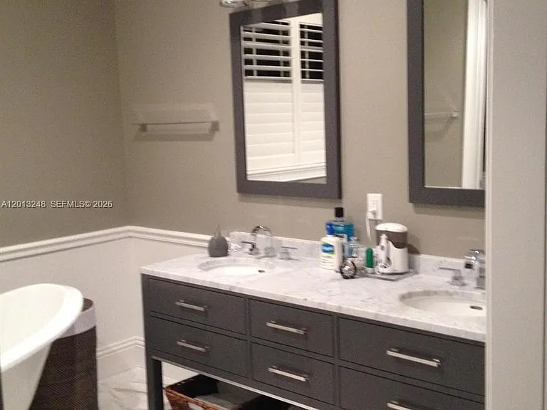5000 SW 73rd Ter — Photo 13