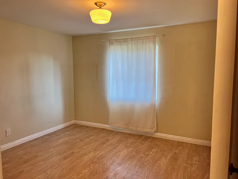 2118 N Marengo Ave — Photo 12