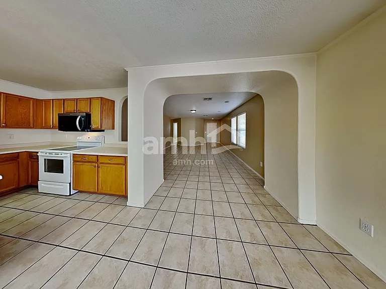 2903 S Channing — Photo 5