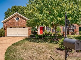 12433 Courtyard Lake Dr, Saint Louis, MO 63127