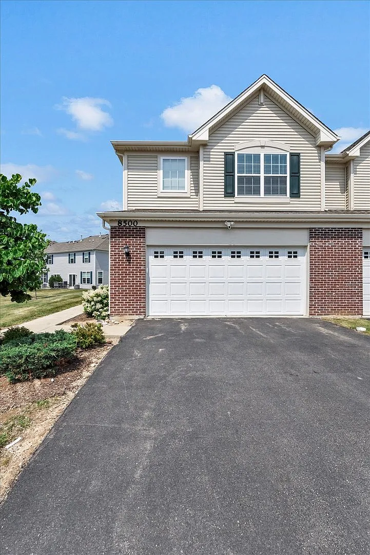 3 bed, 2.5 bath, 1757 sqft, $2,500 — Photo 3
