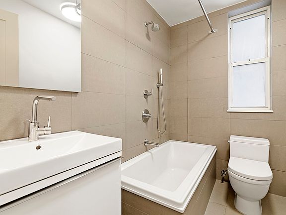 3rd image of 301 E 21st St APT 10L