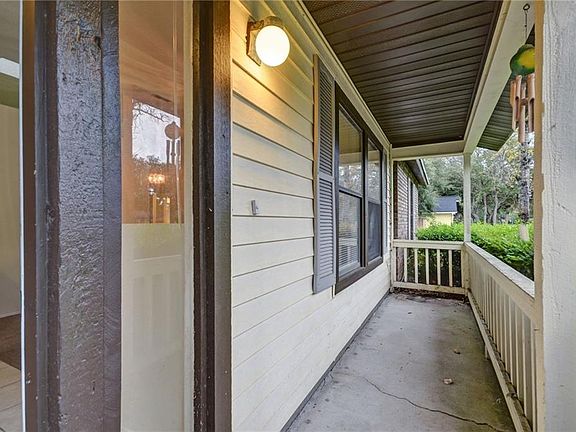 4th image of 1613 Canterbury Ln