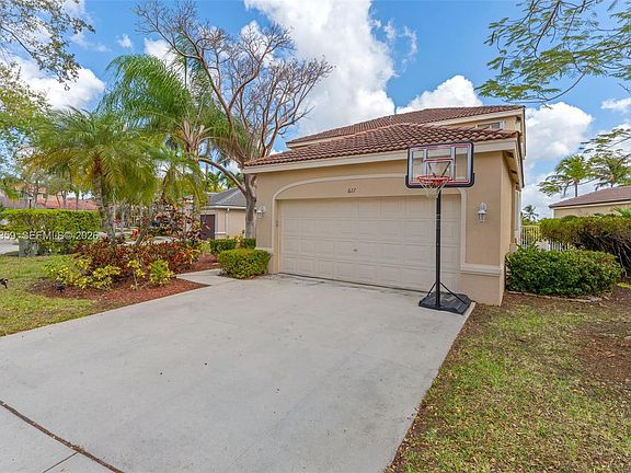 2nd image of 627 Willow Bend Rd