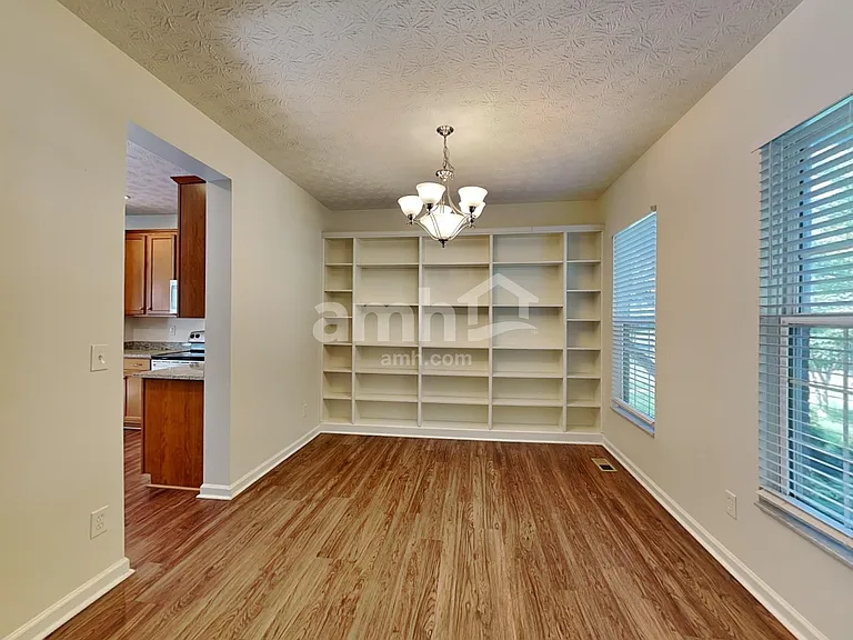 136 Leasure Dr — Photo 5