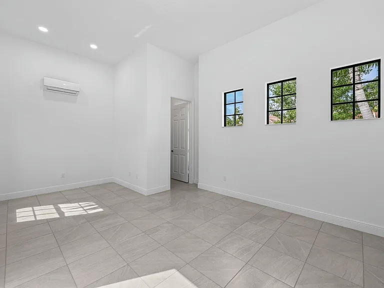 9368 Cantal Cir E — Photo 44