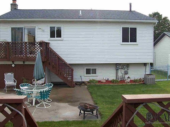 5th image of 8704 Lillian Dr