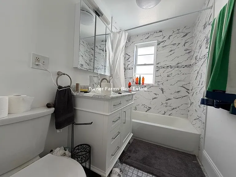 11 Burnham St #1R — Photo 20
