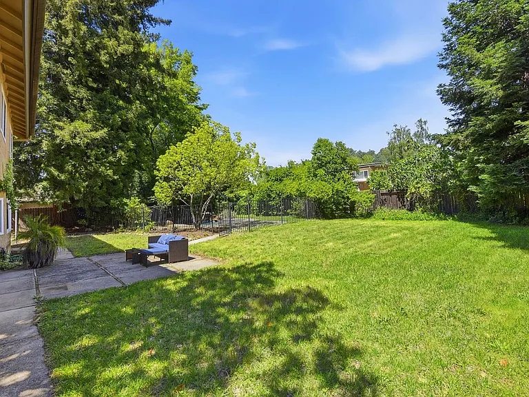 3283 Cambridge Rd — Photo 40