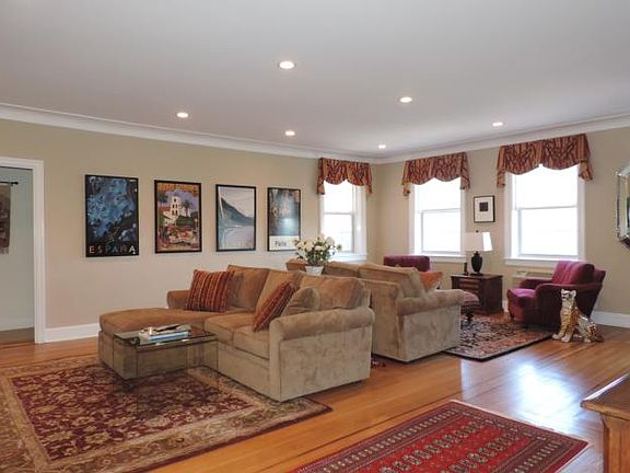 3rd image of 16 N Chatsworth Ave APT 712