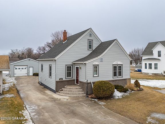 2nd image of 212 Hougen St S