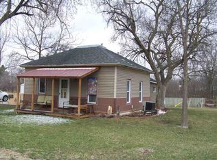 210 8th St, Edgar, NE 68935