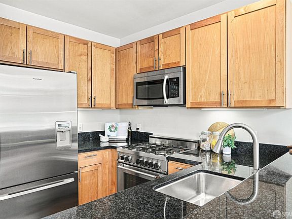 4th image of 301 Gough St APT 3