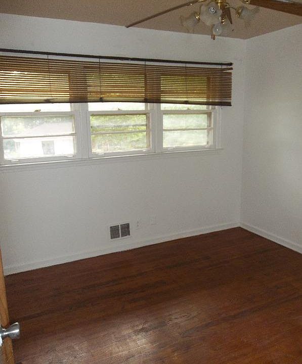 2nd image of 1281 S Hicks Cir NW