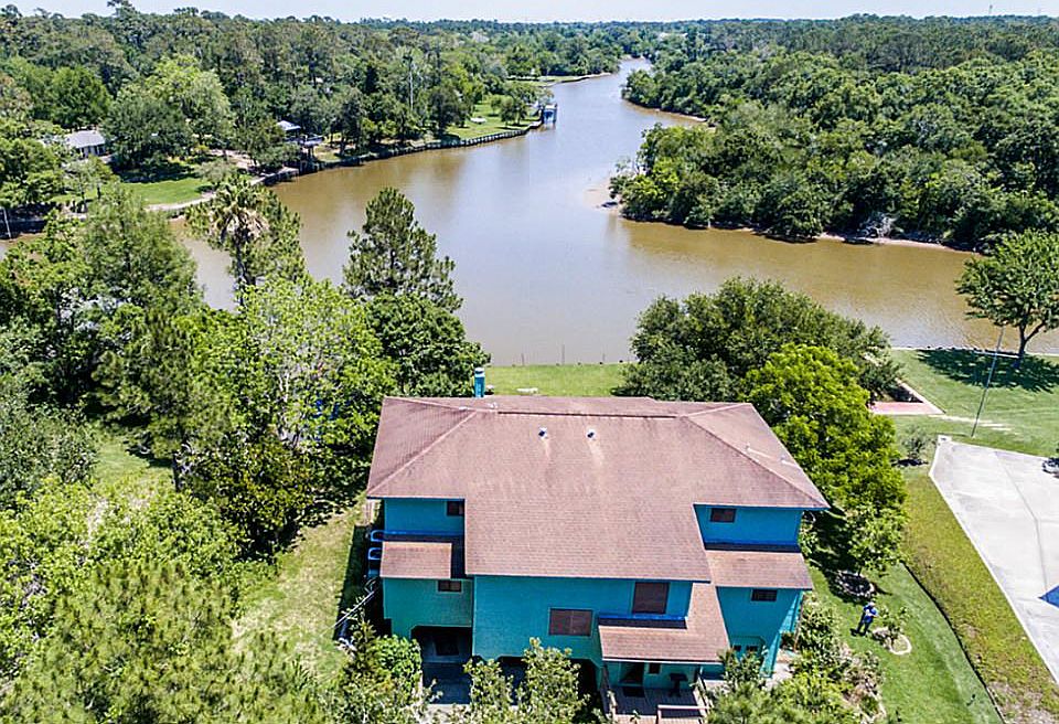 1st image of 3821 Pine Manor Ln