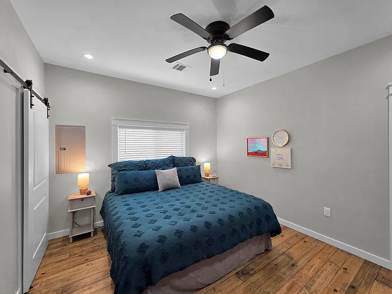 1049 Sunset Cir W — Photo 24