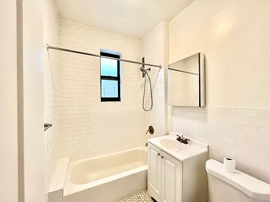 Rented by A&E Real Estate Management | media 20