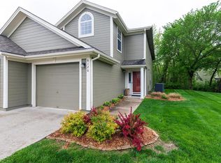6126 NE Moonstone Ct, Lees Summit, MO 64064