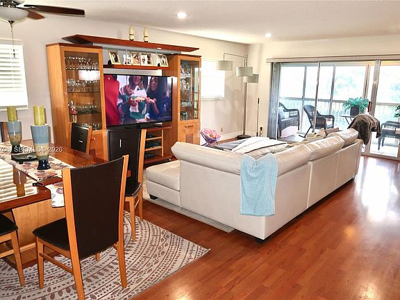 4th image of 701 SW 128th Ave APT 401F