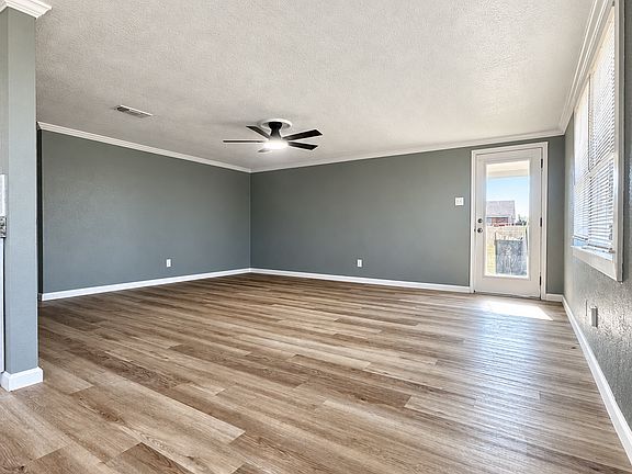 3rd image of 2417 W 20th St