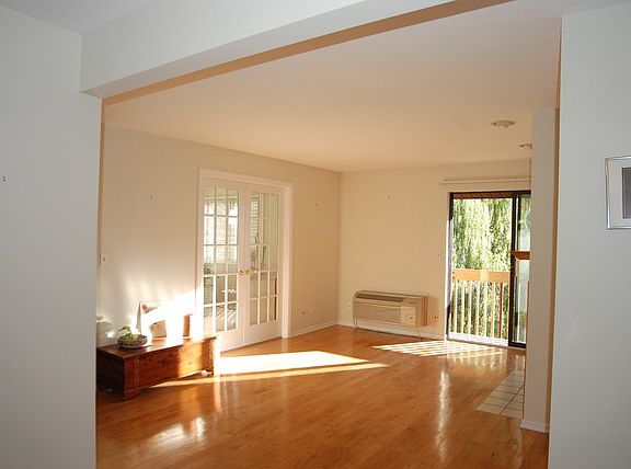 2nd image of 900 N Lakeside Dr APT 3A