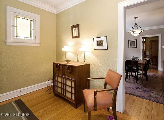 3rd image of 6044 N Maplewood Ave