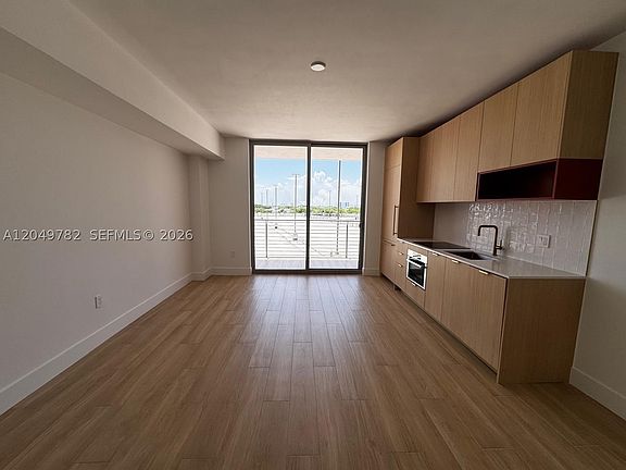 4th image of 90 NE 32nd 625 Miami 625