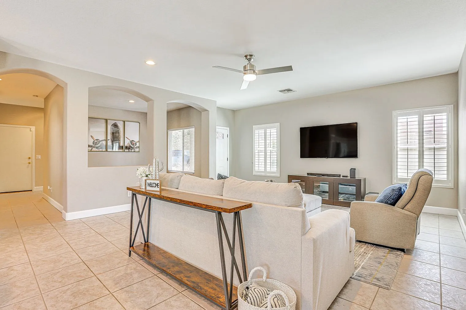 3 bed, 2.0 bath, 1668 sqft, $2,727 — Photo 3