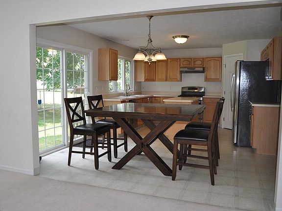 5th image of 439 Rushmore Dr