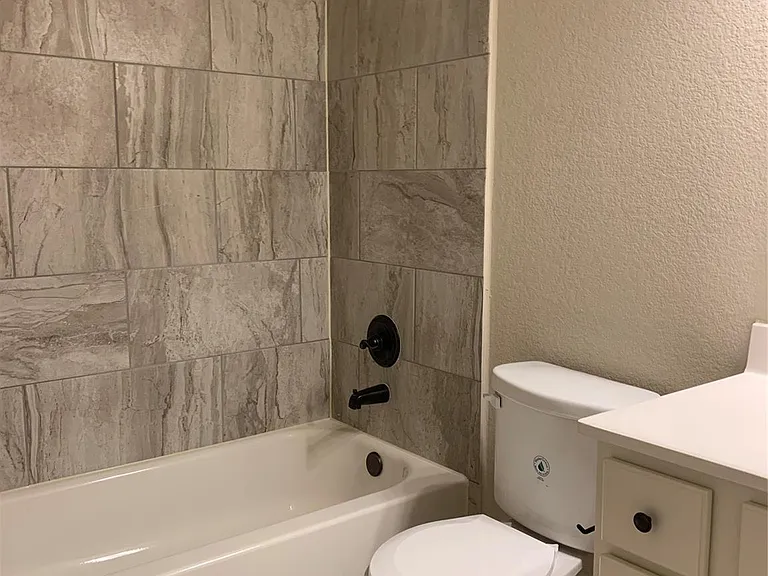 10023 Thicket Park Ln — Photo 20