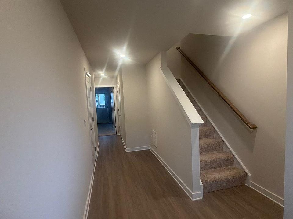 1st image of 300 Huntwellwest Blvd