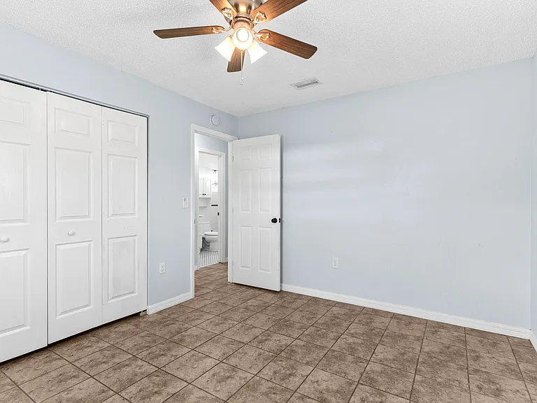 2334 N Roxbury Rd — Photo 13