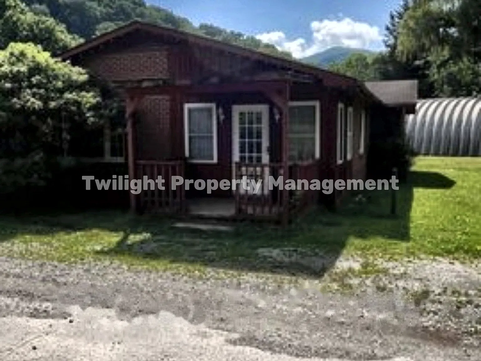 3 bed, 1300 sqft, $1,695 — Photo 2